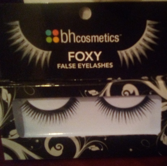 Fake Lashes - Picture 3 of 3